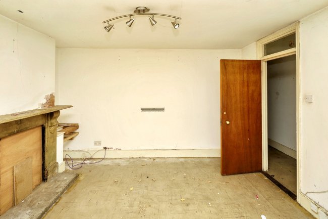 19 Sparsholt Road, Finsbury Park, London N19 4EL 10