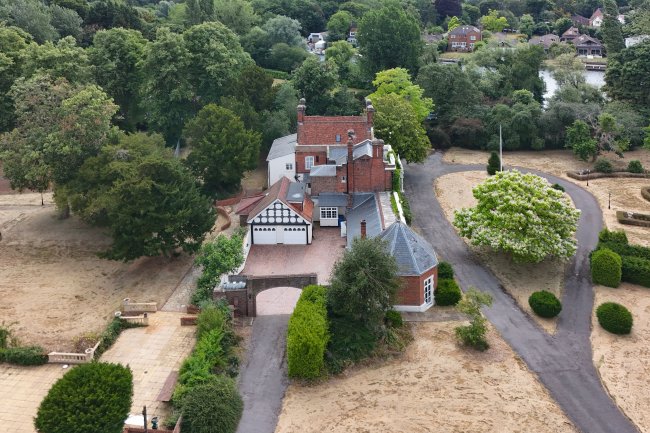 The Priory, Church Road, Old Windsor, Berkshire, SL4 2JW 5