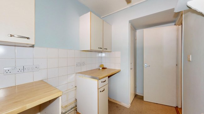 Flat 5, 136 Earls Court Road, Kensington, London, W8 6QL 2