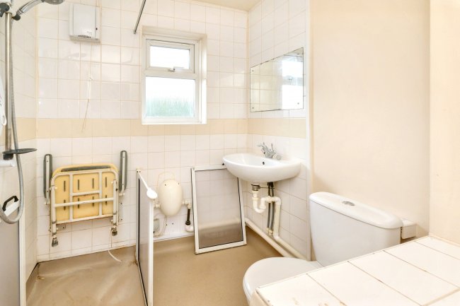 5A Russells Ride, Cheshunt, Waltham Cross EN8 8TS 3