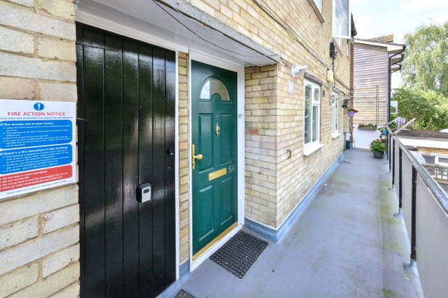 5A Russells Ride, Cheshunt, Waltham Cross EN8 8TS 3