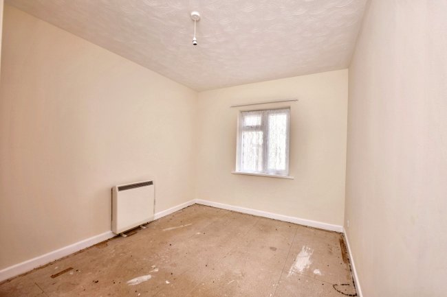 9A Oulton Hall, Marine Parade, Claton-on-Sea CO15 6JU 4