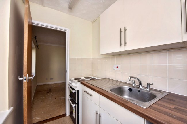 9A Oulton Hall, Marine Parade, Claton-on-Sea CO15 6JU 4