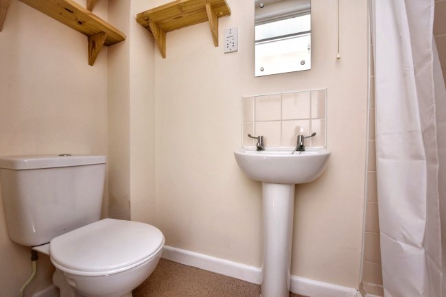 9A Oulton Hall, Marine Parade, Claton-on-Sea CO15 6JU 4