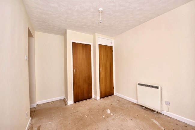 9A Oulton Hall, Marine Parade, Claton-on-Sea CO15 6JU 4