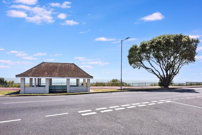 9A Oulton Hall, Marine Parade, Claton-on-Sea CO15 6JU 4