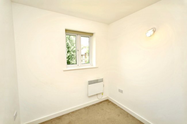 11 Celandine Grove, Southgate, London, N14 4BP 4