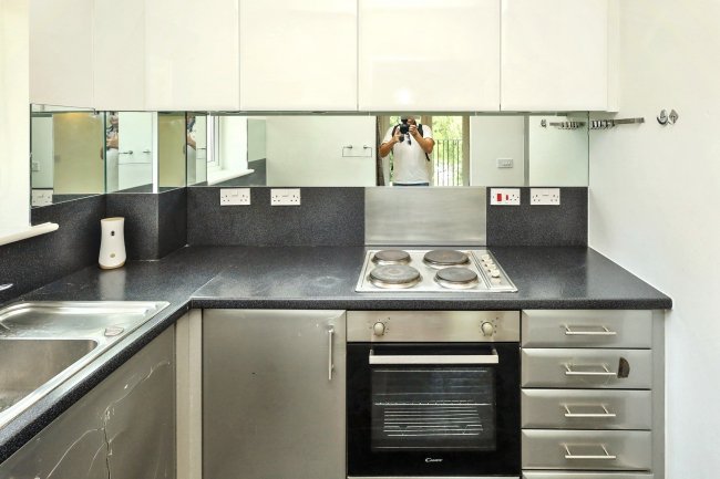 11 Celandine Grove, Southgate, London, N14 4BP 4