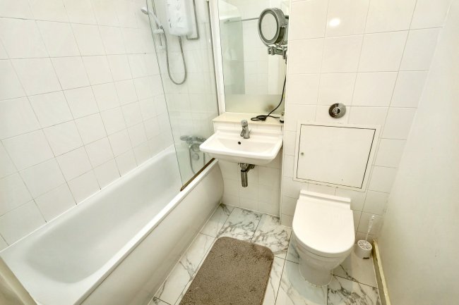 11 Celandine Grove, Southgate, London, N14 4BP 4