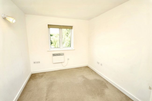 11 Celandine Grove, Southgate, London, N14 4BP 4