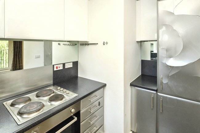 11 Celandine Grove, Southgate, London, N14 4BP 4