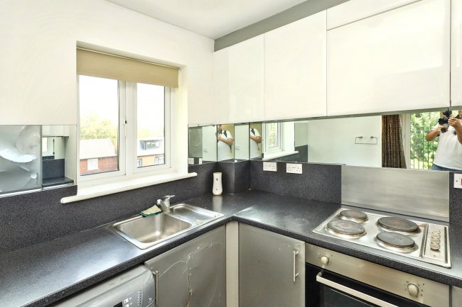 11 Celandine Grove, Southgate, London, N14 4BP 4