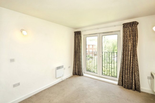 11 Celandine Grove, Southgate, London, N14 4BP 4