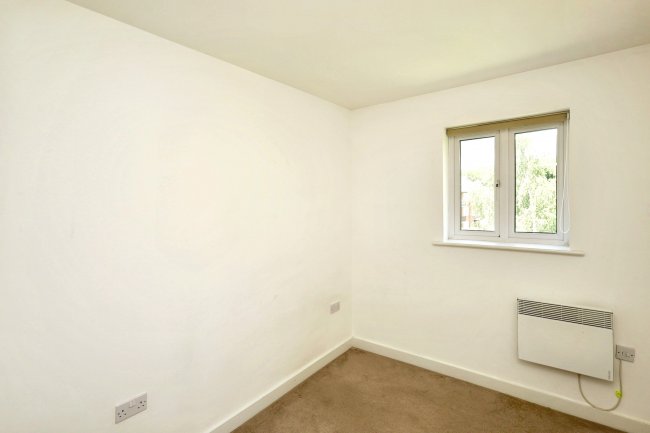 11 Celandine Grove, Southgate, London, N14 4BP 4