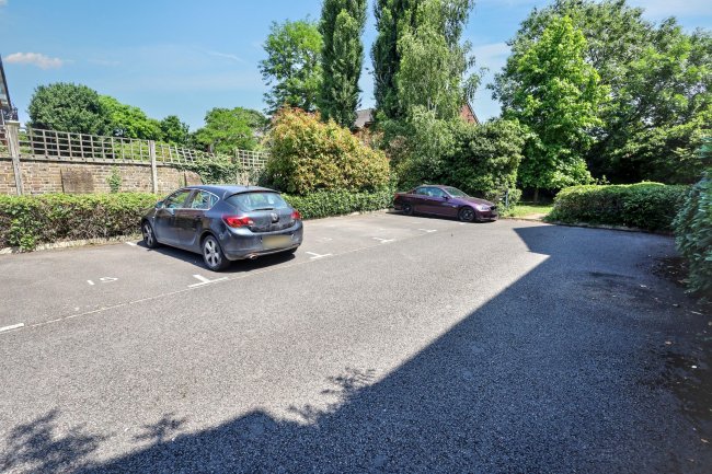 11 Celandine Grove, Southgate, London, N14 4BP 4