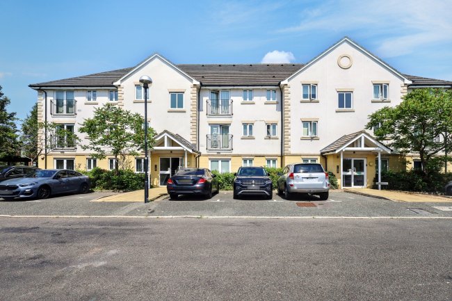 11 Celandine Grove, Southgate, London, N14 4BP 4