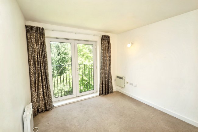 11 Celandine Grove, Southgate, London, N14 4BP 4