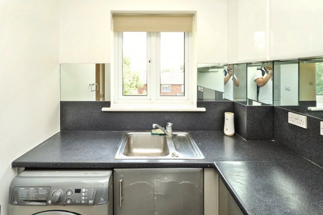 11 Celandine Grove, Southgate, London, N14 4BP 4