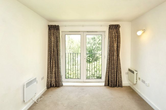 11 Celandine Grove, Southgate, London, N14 4BP 4