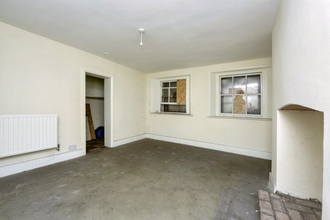 75 Peckham Road, Camberwell, London SE5 8UH 7