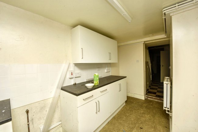 75 Peckham Road, Camberwell, London SE5 8UH 7