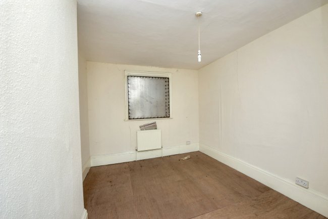 75 Peckham Road, Camberwell, London SE5 8UH 7