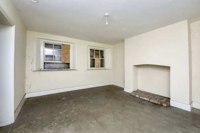 75 Peckham Road, Camberwell, London SE5 8UH 7