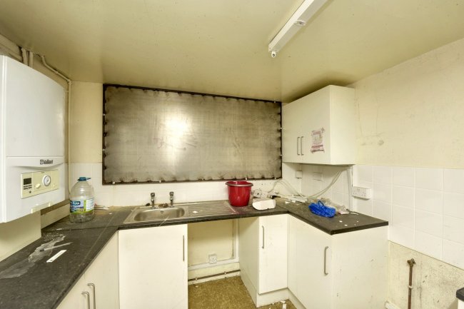 75 Peckham Road, Camberwell, London SE5 8UH 7