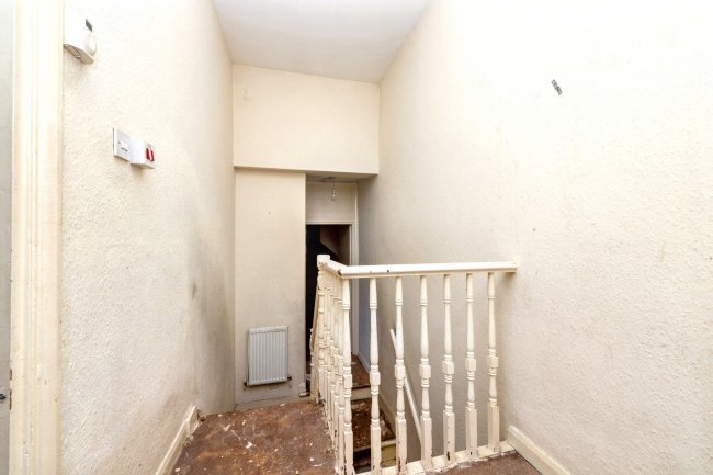 21 A & B Reginald Road, Forest Gate, London E7 9HS 5