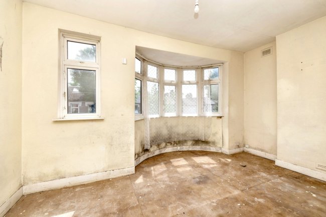 21 A & B Reginald Road, Forest Gate, London E7 9HS 5