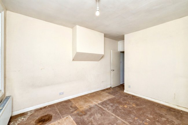 21 A & B Reginald Road, Forest Gate, London E7 9HS 5