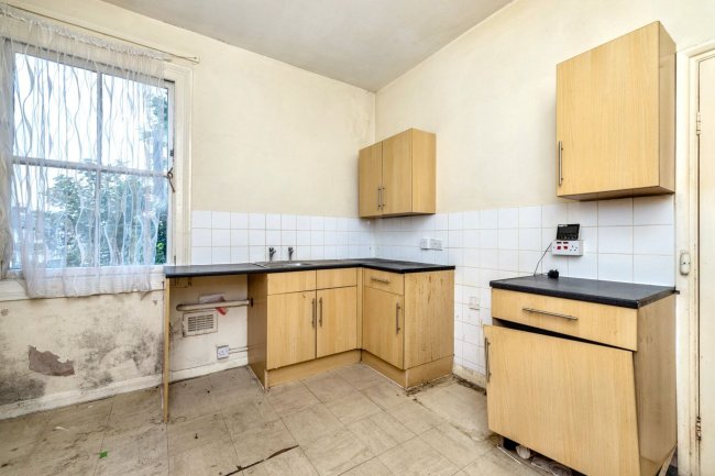 21 A & B Reginald Road, Forest Gate, London E7 9HS 5