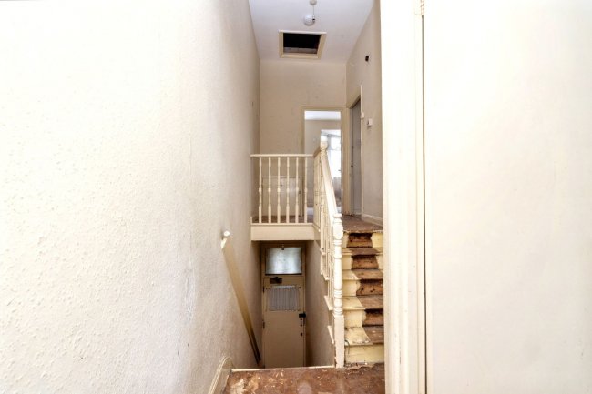 21 A & B Reginald Road, Forest Gate, London E7 9HS 5