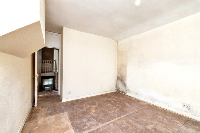 21 A & B Reginald Road, Forest Gate, London E7 9HS 5