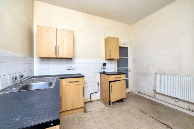 21 A & B Reginald Road, Forest Gate, London E7 9HS 5