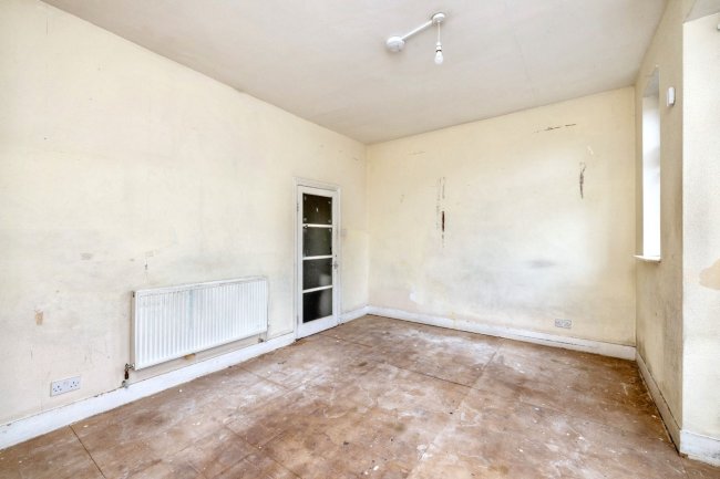 21 A & B Reginald Road, Forest Gate, London E7 9HS 5