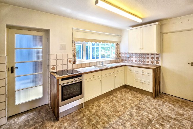 25 Westbrook Drive, Chesterfield, S40 3PQ 5