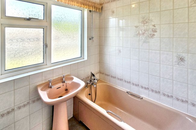 25 Westbrook Drive, Chesterfield, S40 3PQ 5