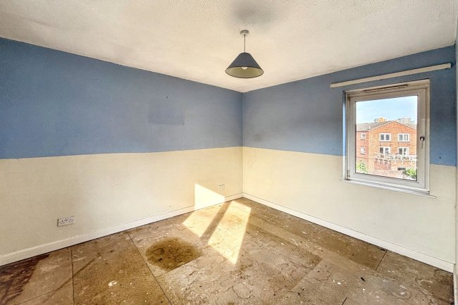 171 Medora Road, Romford, Essex RM7 7ET 5