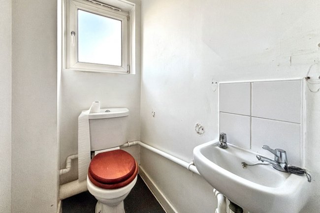 171 Medora Road, Romford, Essex RM7 7ET 5