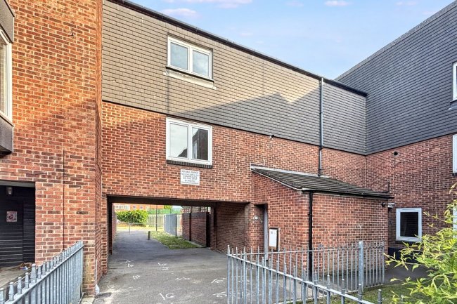 171 Medora Road, Romford, Essex RM7 7ET 5