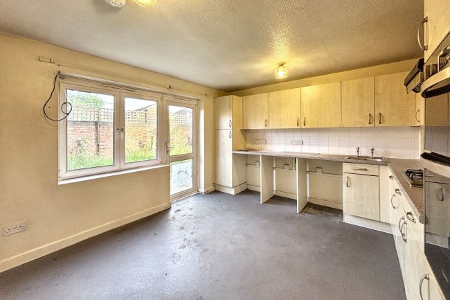 171 Medora Road, Romford, Essex RM7 7ET 5