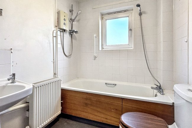 171 Medora Road, Romford, Essex RM7 7ET 5