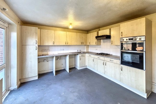 171 Medora Road, Romford, Essex RM7 7ET 5