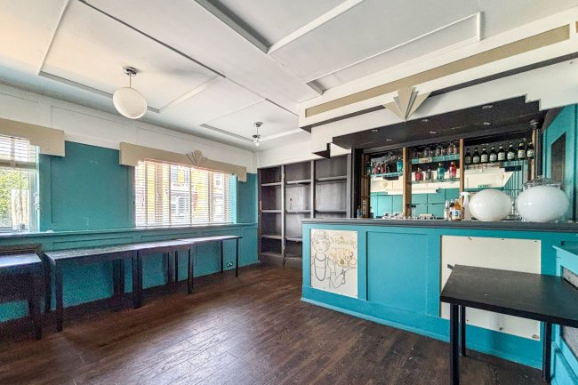 The Windsor Castle, 7 Stourbridge Road, West Midlands, DY9 7DG 4