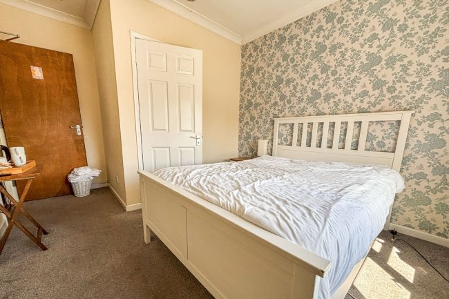 The Windsor Castle, 7 Stourbridge Road, West Midlands, DY9 7DG 4