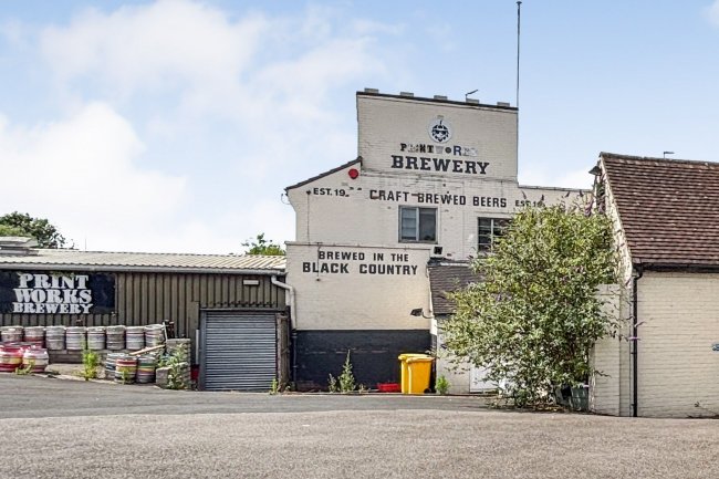 The Windsor Castle, 7 Stourbridge Road, West Midlands, DY9 7DG 4