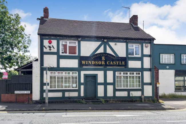 The Windsor Castle, 7 Stourbridge Road, West Midlands, DY9 7DG 4