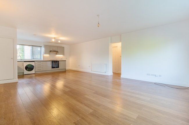 15 St Ann's Court, Sunningfields Road, Hendon, London NW4 4QY 3