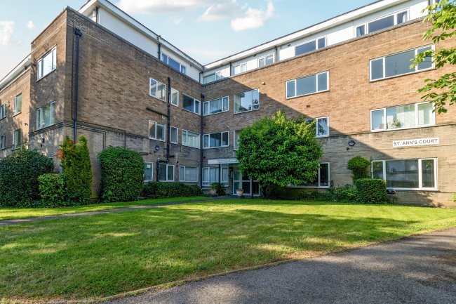 15 St Ann's Court, Sunningfields Road, Hendon, London NW4 4QY 3